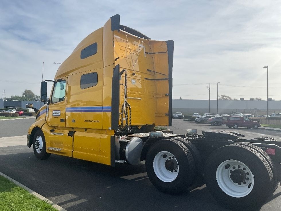Sleeper Tractor-Heavy Duty Tractors-Volvo-2022-VNL64760-La Mirada-CA-407,071\n\t\tmiles-$ 84,250 - Image 5