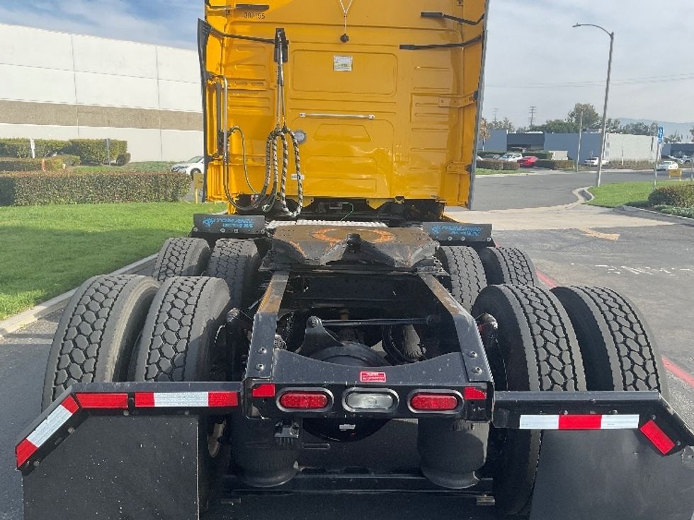 Sleeper Tractor-Heavy Duty Tractors-Volvo-2022-VNL64760-La Mirada-CA-407,071\n\t\tmiles-$ 84,250 - Image 6