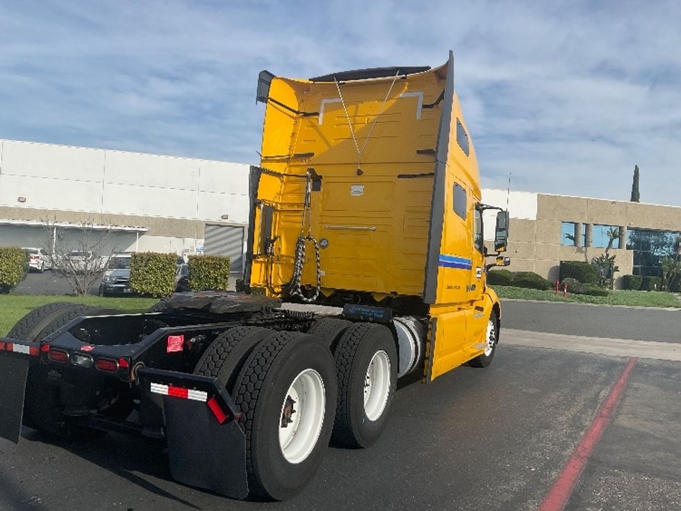 Sleeper Tractor-Heavy Duty Tractors-Volvo-2022-VNL64760-La Mirada-CA-407,071\n\t\tmiles-$ 84,250 - Image 7