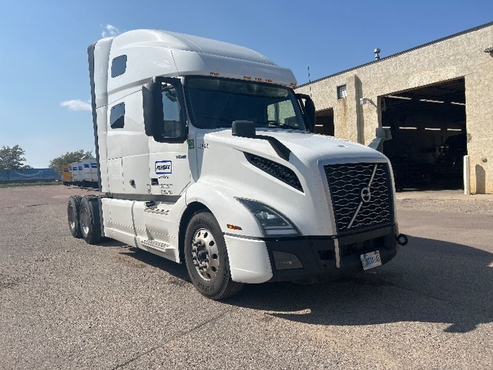 Sleeper Tractor-Heavy Duty Tractors-Volvo-2022-VNL64760-La Porte-IN-420,376\n\t\tmiles-$ 90,250 - Image 1