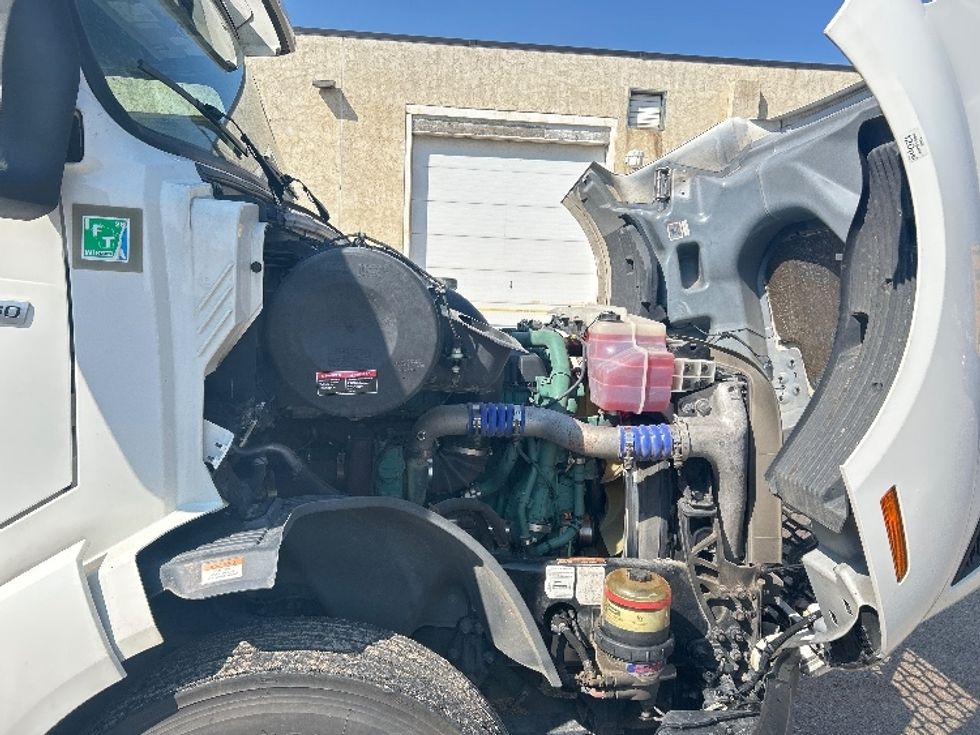 Sleeper Tractor-Heavy Duty Tractors-Volvo-2022-VNL64760-La Porte-IN-420,376\n\t\tmiles-$ 90,250 - Image 20