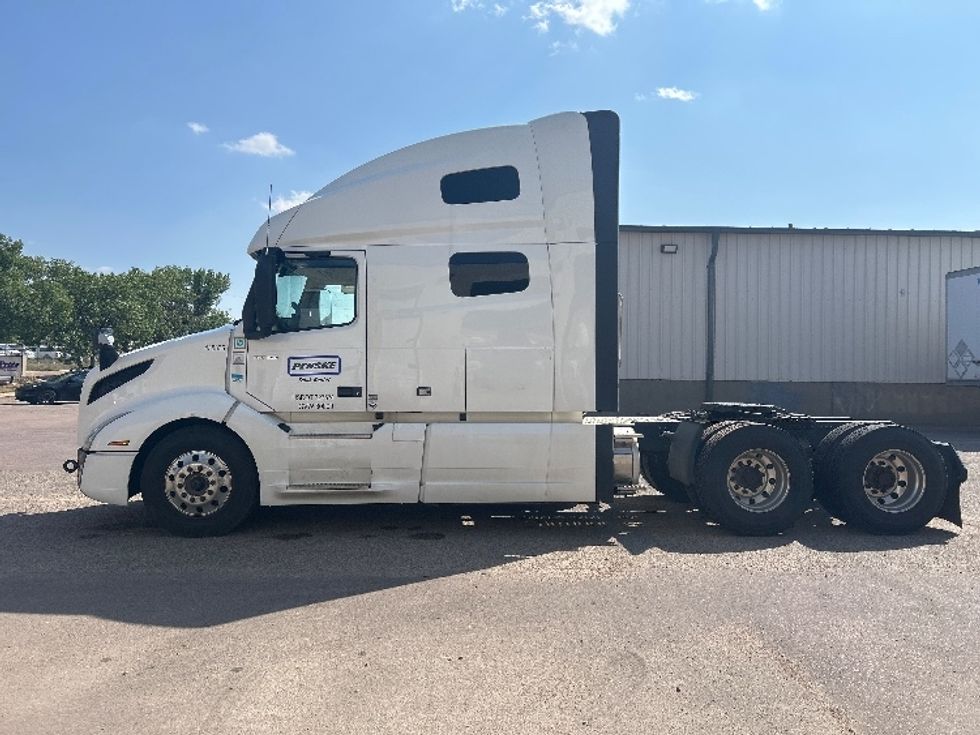 Sleeper Tractor-Heavy Duty Tractors-Volvo-2022-VNL64760-La Porte-IN-420,376\n\t\tmiles-$ 90,250 - Image 4