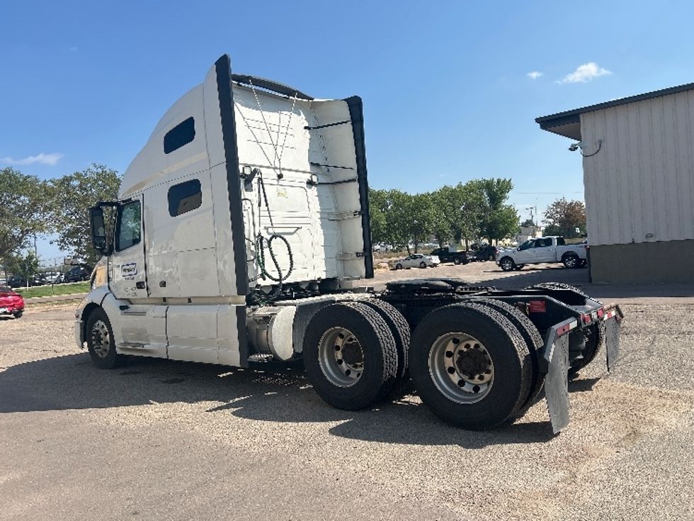 Sleeper Tractor-Heavy Duty Tractors-Volvo-2022-VNL64760-La Porte-IN-420,376\n\t\tmiles-$ 90,250 - Image 5
