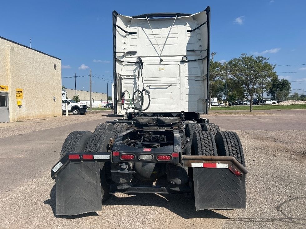 Sleeper Tractor-Heavy Duty Tractors-Volvo-2022-VNL64760-La Porte-IN-420,376\n\t\tmiles-$ 90,250 - Image 6