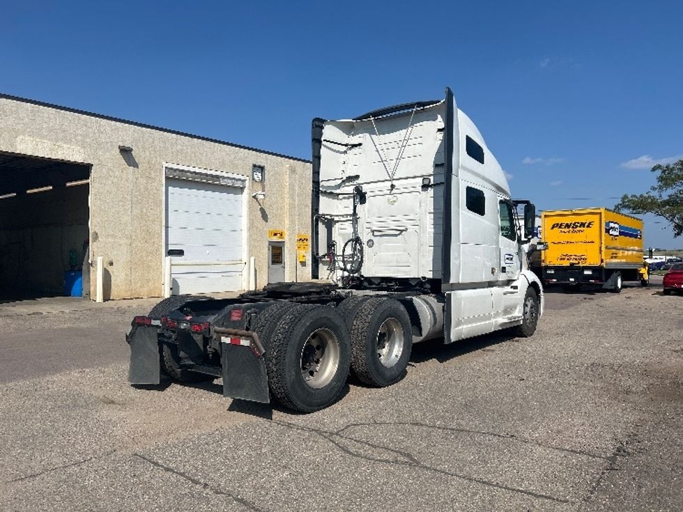 Sleeper Tractor-Heavy Duty Tractors-Volvo-2022-VNL64760-La Porte-IN-420,376\n\t\tmiles-$ 90,250 - Image 7