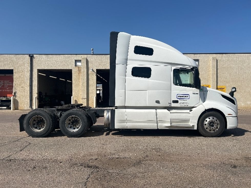 Sleeper Tractor-Heavy Duty Tractors-Volvo-2022-VNL64760-La Porte-IN-420,376\n\t\tmiles-$ 90,250 - Image 8