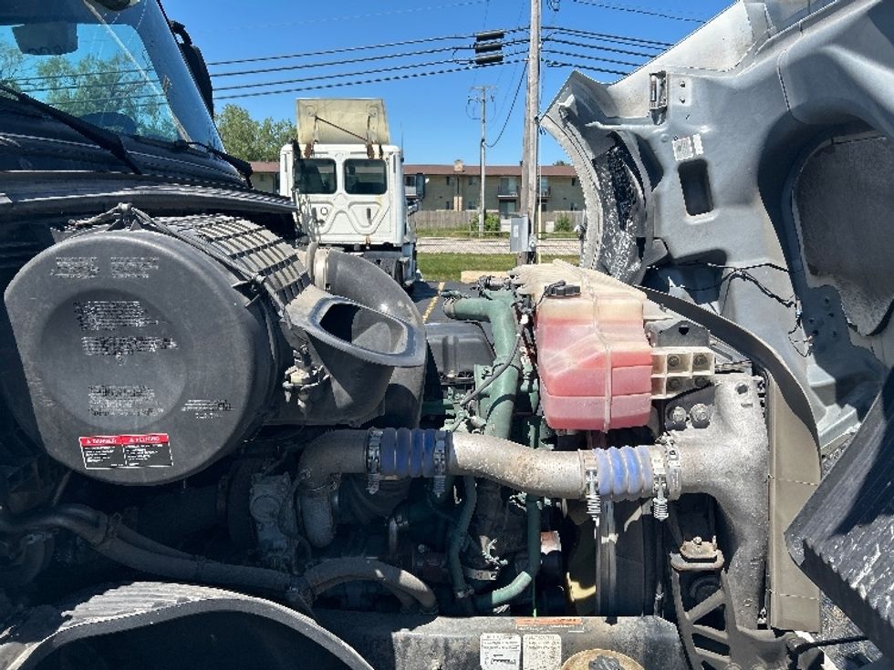 Sleeper Tractor-Heavy Duty Tractors-Volvo-2022-VNL64760-La Porte-IN-426,261\n\t\tmiles-$ 82,500 - Image 20