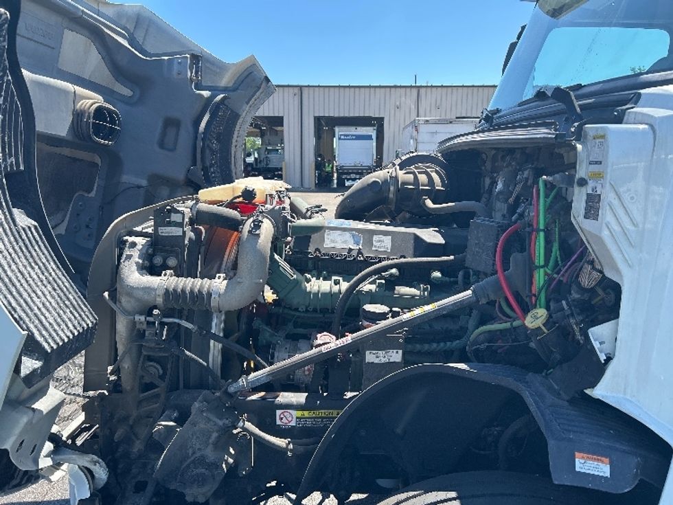Sleeper Tractor-Heavy Duty Tractors-Volvo-2022-VNL64760-La Porte-IN-426,261\n\t\tmiles-$ 82,500 - Image 21
