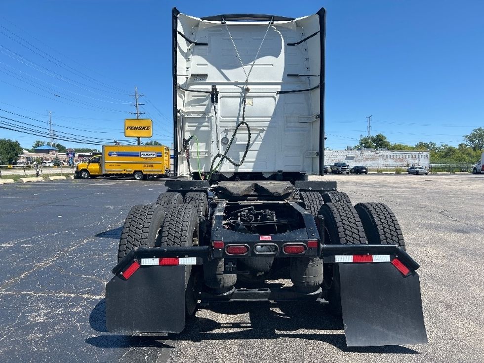 Sleeper Tractor-Heavy Duty Tractors-Volvo-2022-VNL64760-La Porte-IN-426,261\n\t\tmiles-$ 82,500 - Image 6
