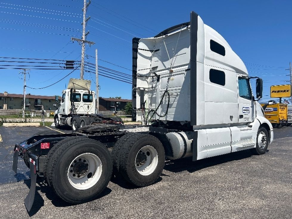 Sleeper Tractor-Heavy Duty Tractors-Volvo-2022-VNL64760-La Porte-IN-426,261\n\t\tmiles-$ 82,500 - Image 7