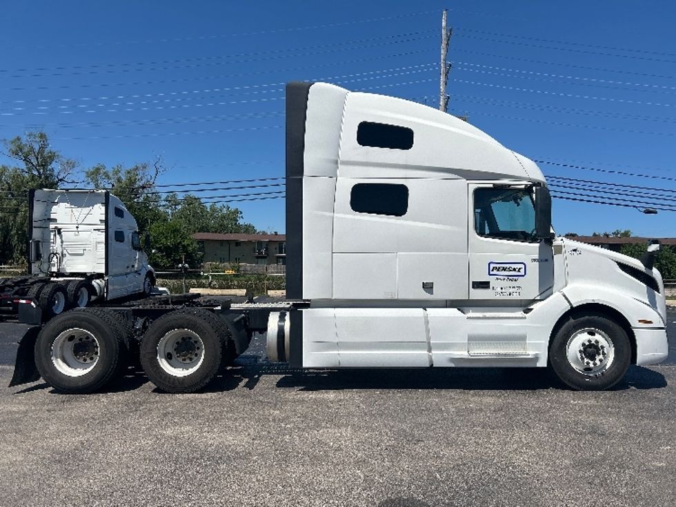 Sleeper Tractor-Heavy Duty Tractors-Volvo-2022-VNL64760-La Porte-IN-426,261\n\t\tmiles-$ 82,500 - Image 8