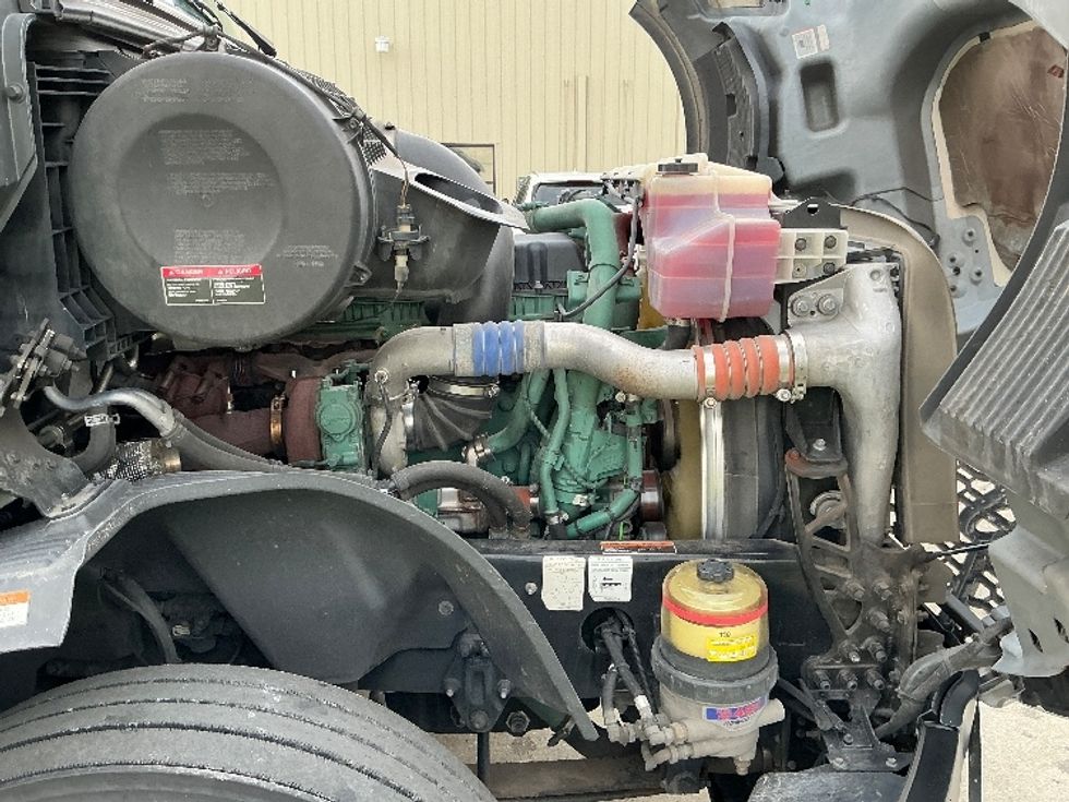 Sleeper Tractor-Heavy Duty Tractors-Volvo-2022-VNL64760-La Porte-IN-442,615\n\t\tmiles-$ 79,500 - Image 20