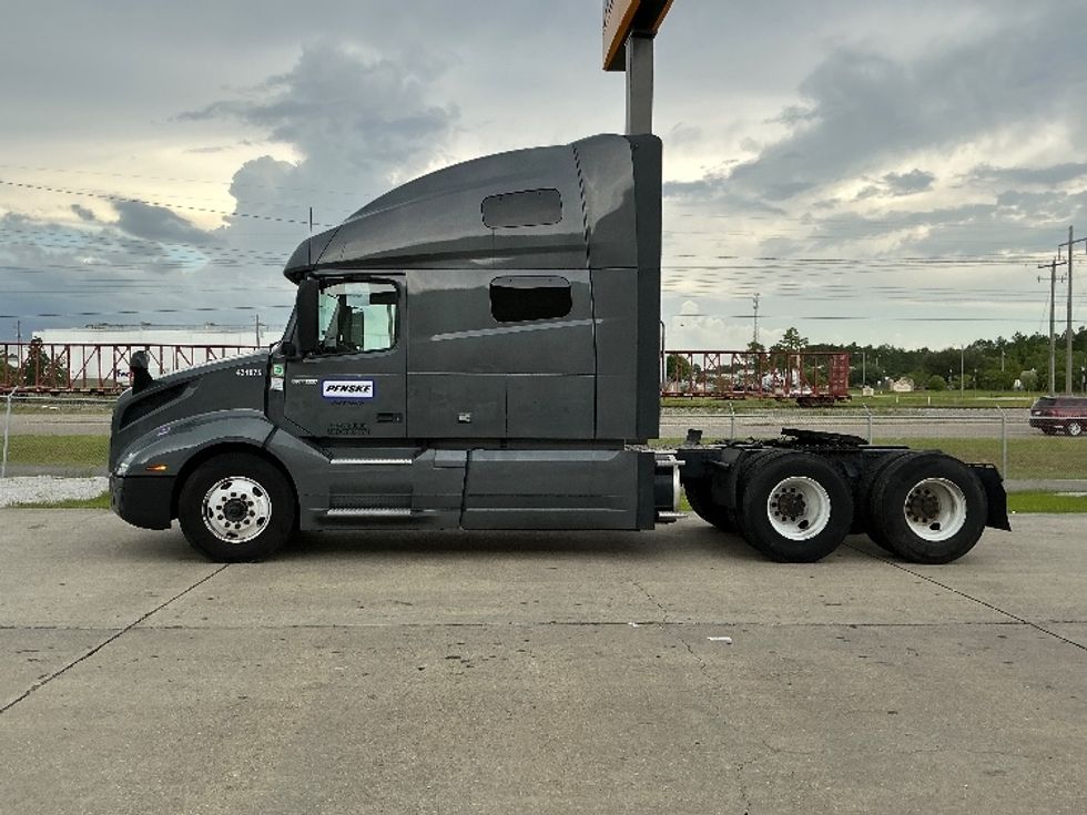 Sleeper Tractor-Heavy Duty Tractors-Volvo-2022-VNL64760-La Porte-IN-442,615\n\t\tmiles-$ 79,500 - Image 4