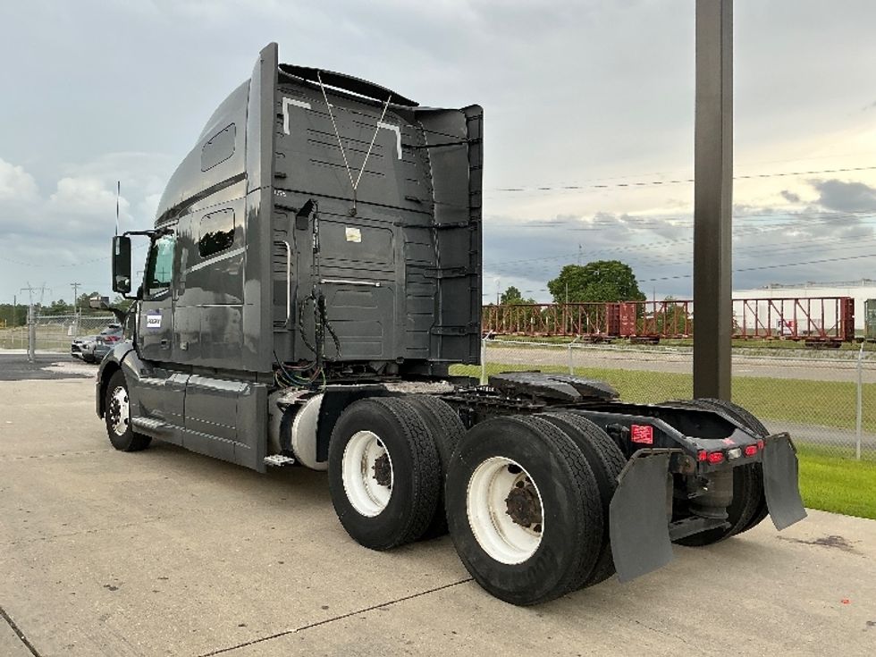 Sleeper Tractor-Heavy Duty Tractors-Volvo-2022-VNL64760-La Porte-IN-442,615\n\t\tmiles-$ 79,500 - Image 5
