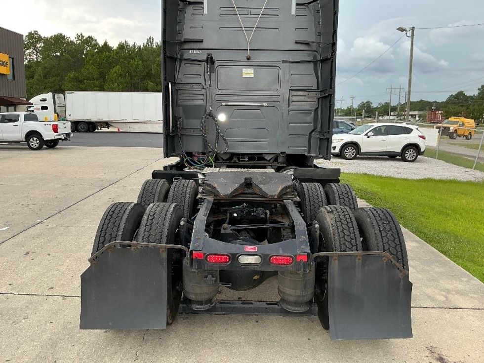 Sleeper Tractor-Heavy Duty Tractors-Volvo-2022-VNL64760-La Porte-IN-442,615\n\t\tmiles-$ 79,500 - Image 6