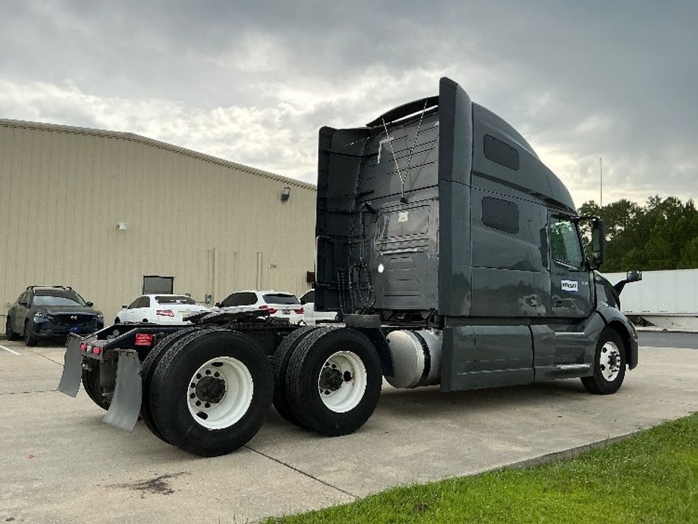 Sleeper Tractor-Heavy Duty Tractors-Volvo-2022-VNL64760-La Porte-IN-442,615\n\t\tmiles-$ 79,500 - Image 7