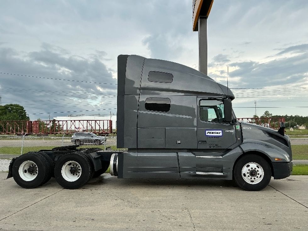 Sleeper Tractor-Heavy Duty Tractors-Volvo-2022-VNL64760-La Porte-IN-442,615\n\t\tmiles-$ 79,500 - Image 8