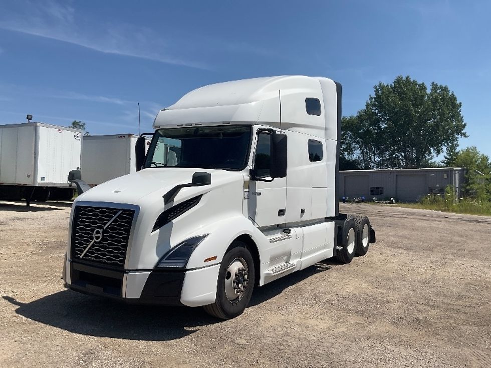 Sleeper Tractor-Heavy Duty Tractors-Volvo-2022-VNL64760-La Porte-IN-490,504\n\t\tmiles-$ 75,500 - Image 3