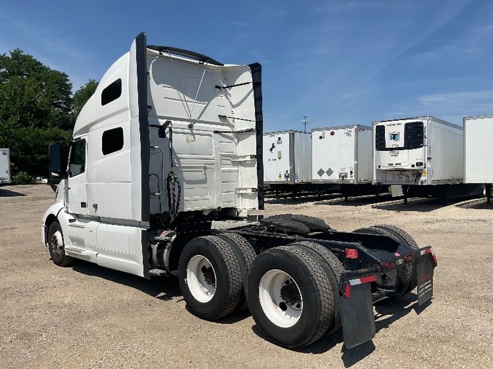 Sleeper Tractor-Heavy Duty Tractors-Volvo-2022-VNL64760-La Porte-IN-490,504\n\t\tmiles-$ 75,500 - Image 5