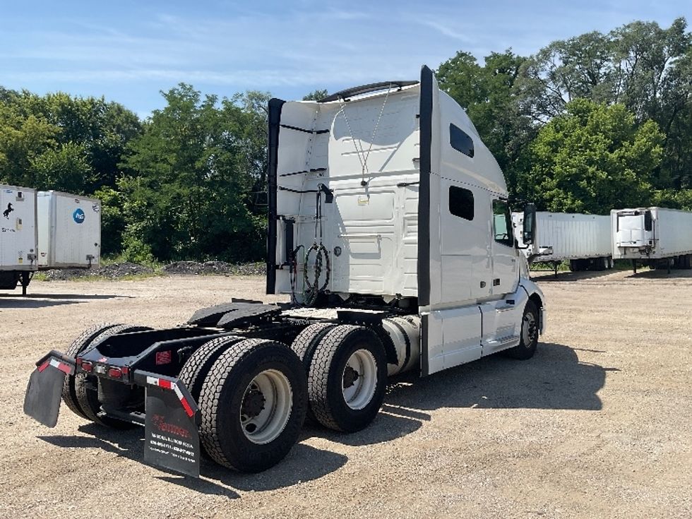 Sleeper Tractor-Heavy Duty Tractors-Volvo-2022-VNL64760-La Porte-IN-490,504\n\t\tmiles-$ 75,500 - Image 7