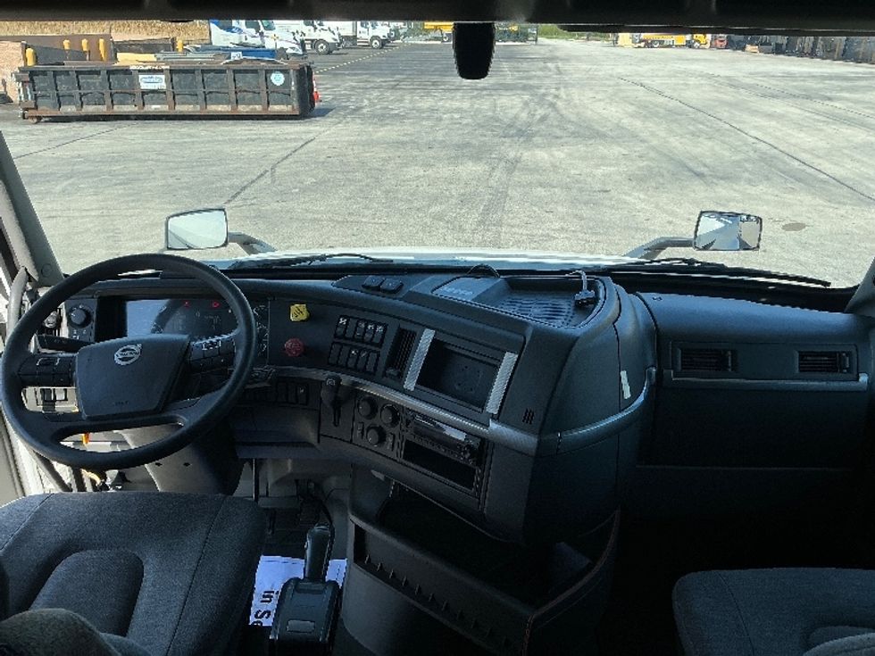 Sleeper Tractor-Heavy Duty Tractors-Volvo-2022-VNL64760-La Porte-IN-502,596\n\t\tmiles-$ 68,500 - Image 12