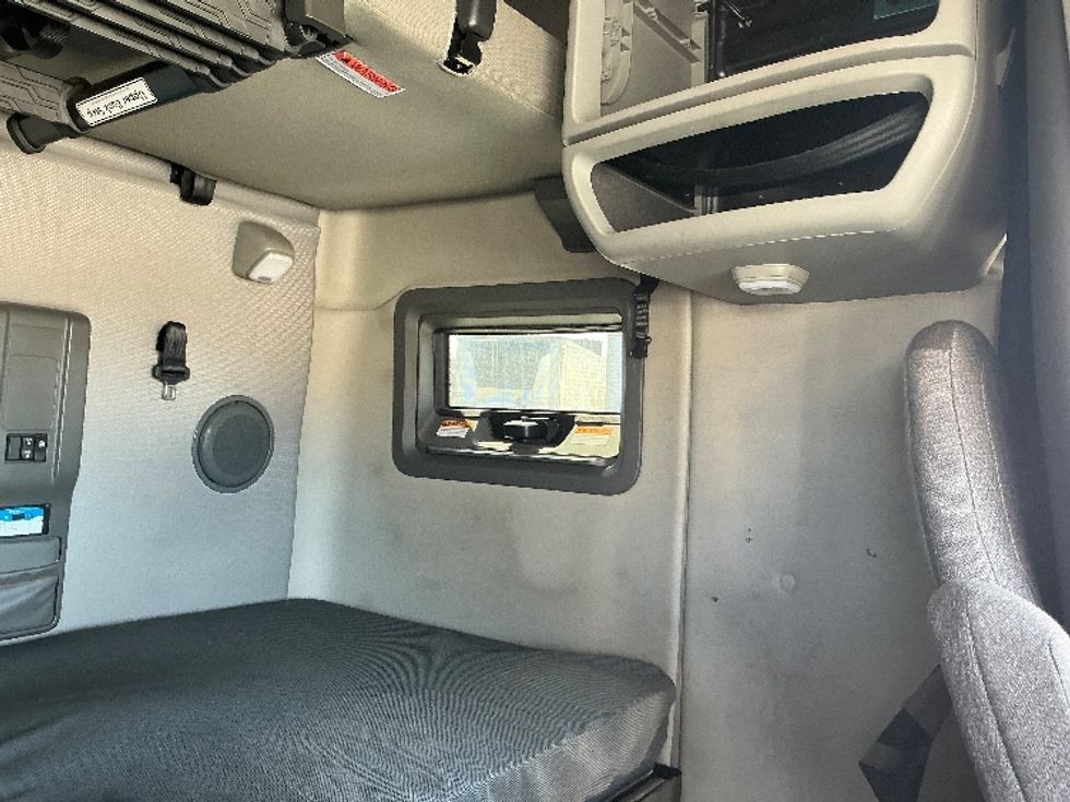 Sleeper Tractor-Heavy Duty Tractors-Volvo-2022-VNL64760-La Porte-IN-502,596\n\t\tmiles-$ 68,500 - Image 18