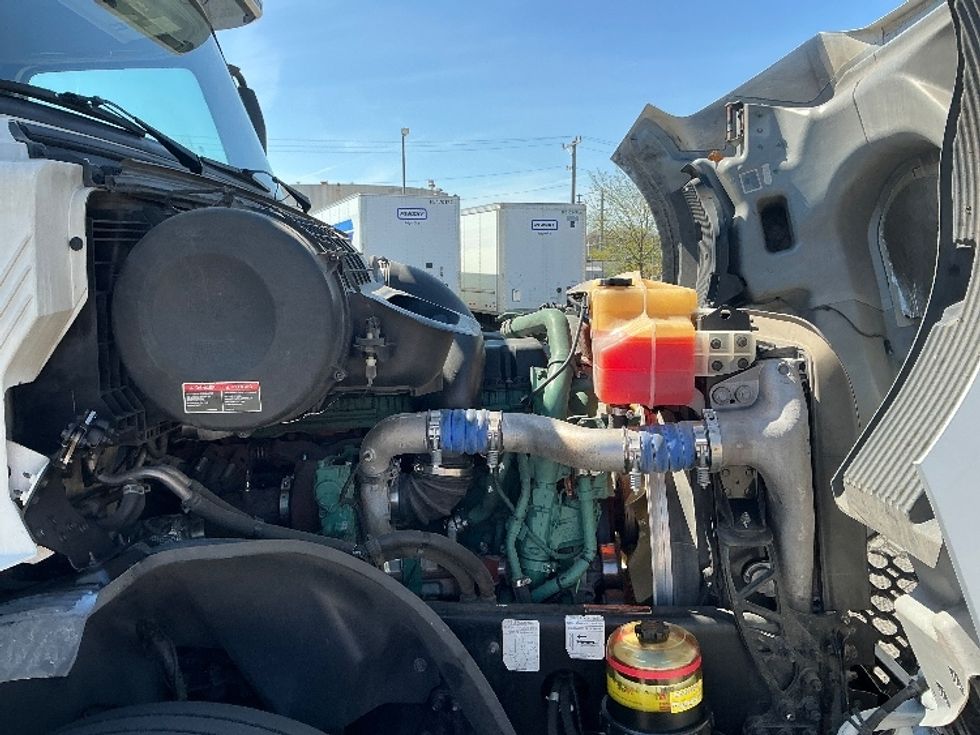 Sleeper Tractor-Heavy Duty Tractors-Volvo-2022-VNL64760-La Porte-IN-502,596\n\t\tmiles-$ 68,500 - Image 20