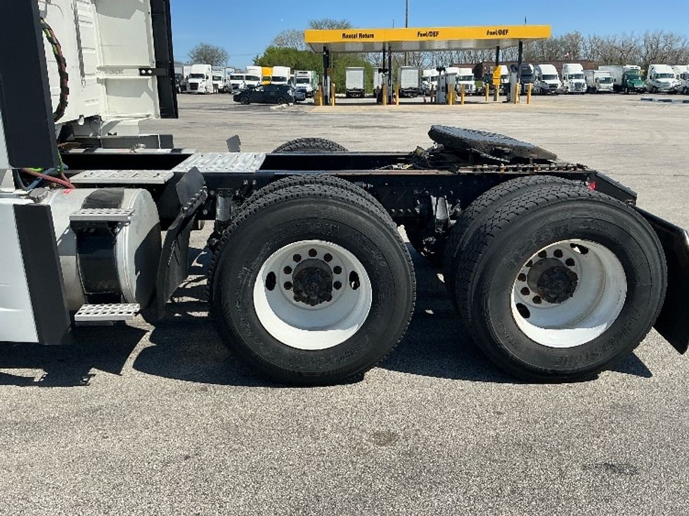 Sleeper Tractor-Heavy Duty Tractors-Volvo-2022-VNL64760-La Porte-IN-502,596\n\t\tmiles-$ 68,500 - Image 22