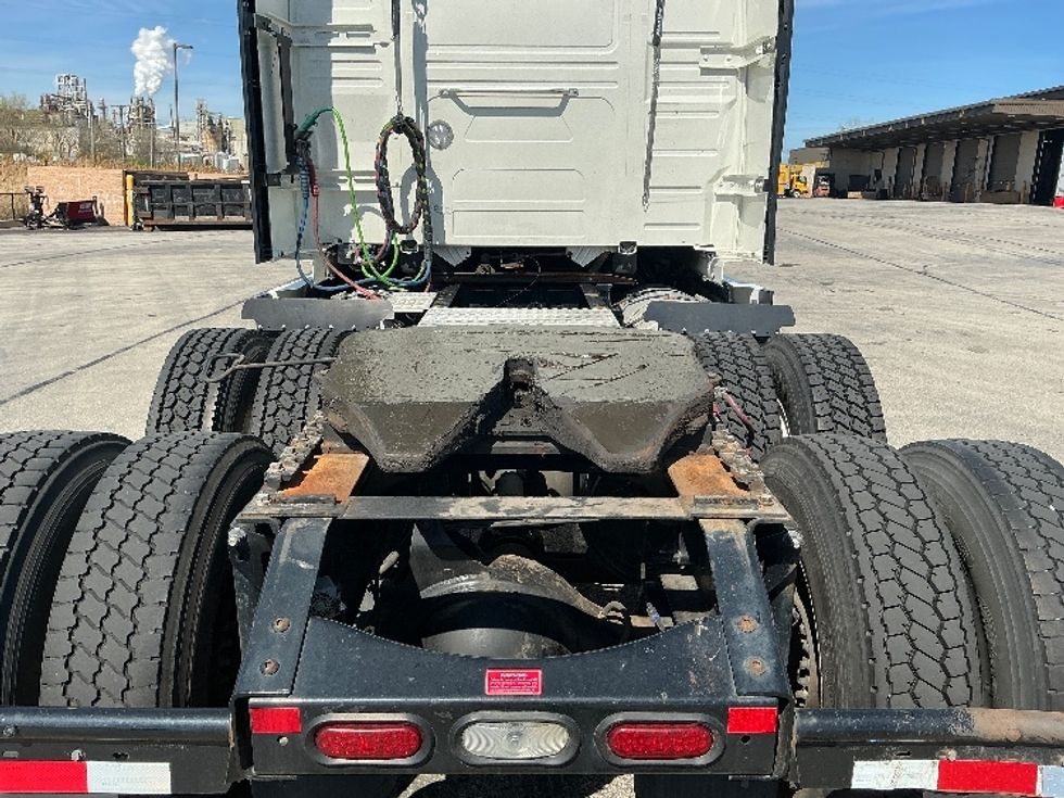 Sleeper Tractor-Heavy Duty Tractors-Volvo-2022-VNL64760-La Porte-IN-502,596\n\t\tmiles-$ 68,500 - Image 6