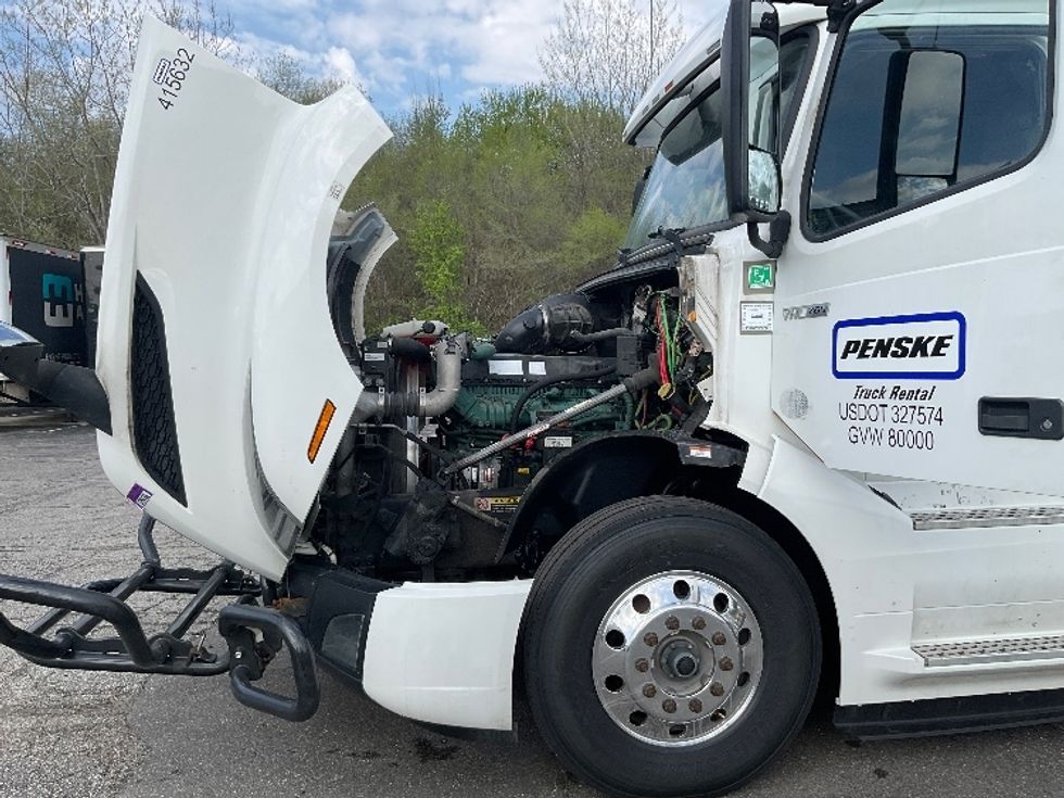 Sleeper Tractor-Heavy Duty Tractors-Volvo-2022-VNL64760-La Porte-IN-513,064\n\t\tmiles-$ 69,500 - Image 21