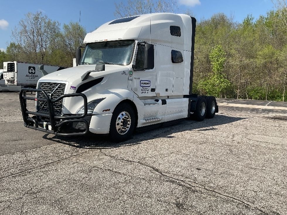 Sleeper Tractor-Heavy Duty Tractors-Volvo-2022-VNL64760-La Porte-IN-513,064\n\t\tmiles-$ 69,500 - Image 3