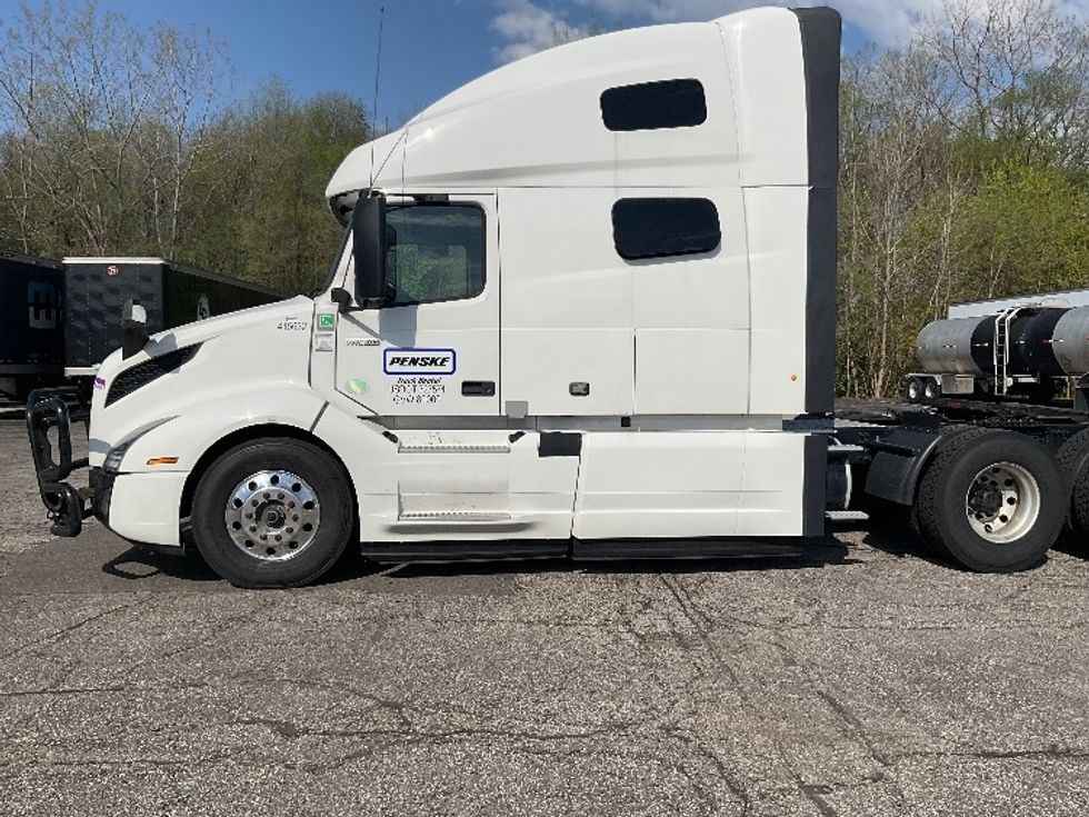 Sleeper Tractor-Heavy Duty Tractors-Volvo-2022-VNL64760-La Porte-IN-513,064\n\t\tmiles-$ 69,500 - Image 4