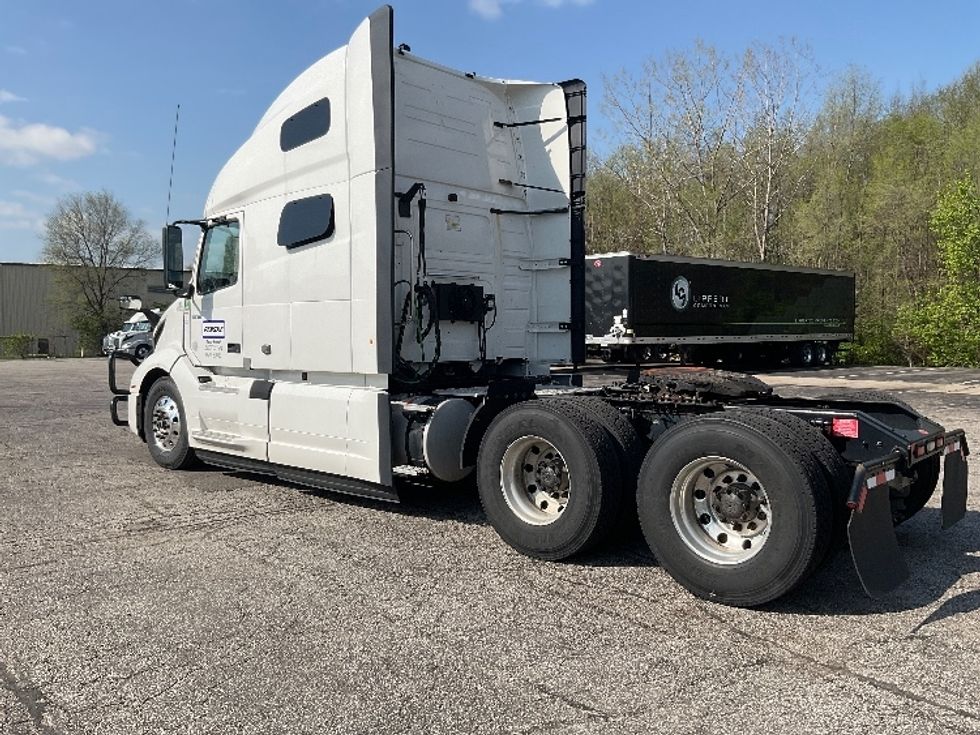 Sleeper Tractor-Heavy Duty Tractors-Volvo-2022-VNL64760-La Porte-IN-513,064\n\t\tmiles-$ 69,500 - Image 5