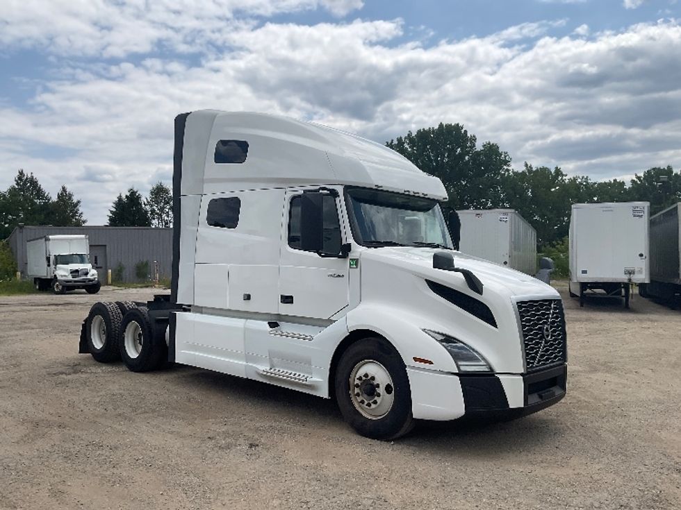 Sleeper Tractor-Heavy Duty Tractors-Volvo-2022-VNL64760-La Porte-IN-516,179\n\t\tmiles-$ 73,500 - Image 1