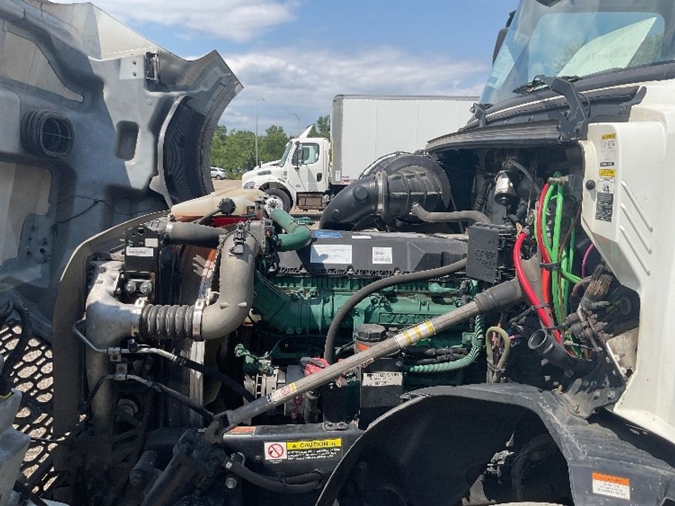 Sleeper Tractor-Heavy Duty Tractors-Volvo-2022-VNL64760-La Porte-IN-516,179\n\t\tmiles-$ 73,500 - Image 20