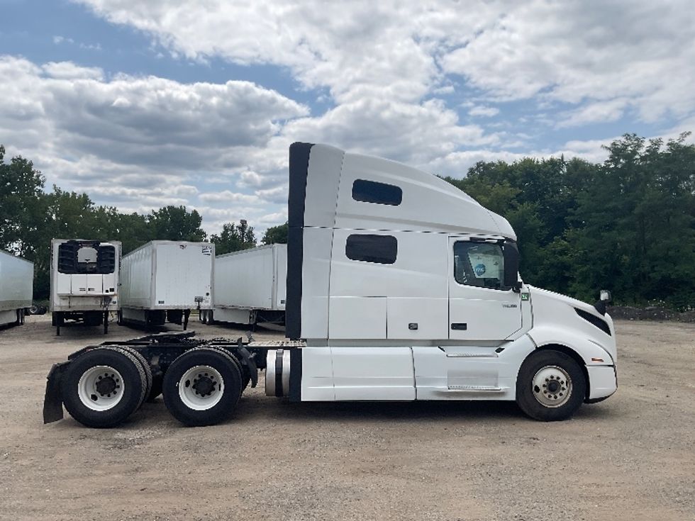 Sleeper Tractor-Heavy Duty Tractors-Volvo-2022-VNL64760-La Porte-IN-516,179\n\t\tmiles-$ 73,500 - Image 8