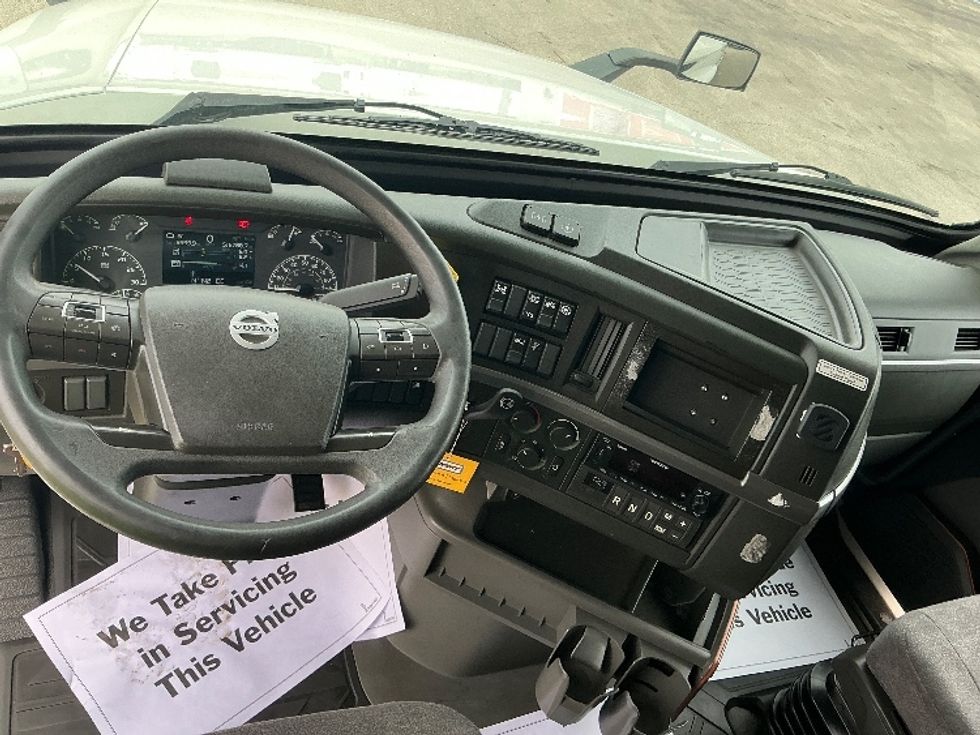 Sleeper Tractor-Heavy Duty Tractors-Volvo-2022-VNL64760-La Porte-IN-517,000\n\t\tmiles-$ 66,000 - Image 11