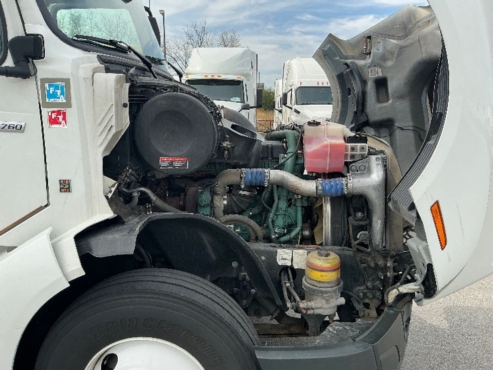 Sleeper Tractor-Heavy Duty Tractors-Volvo-2022-VNL64760-La Porte-IN-517,000\n\t\tmiles-$ 66,000 - Image 20