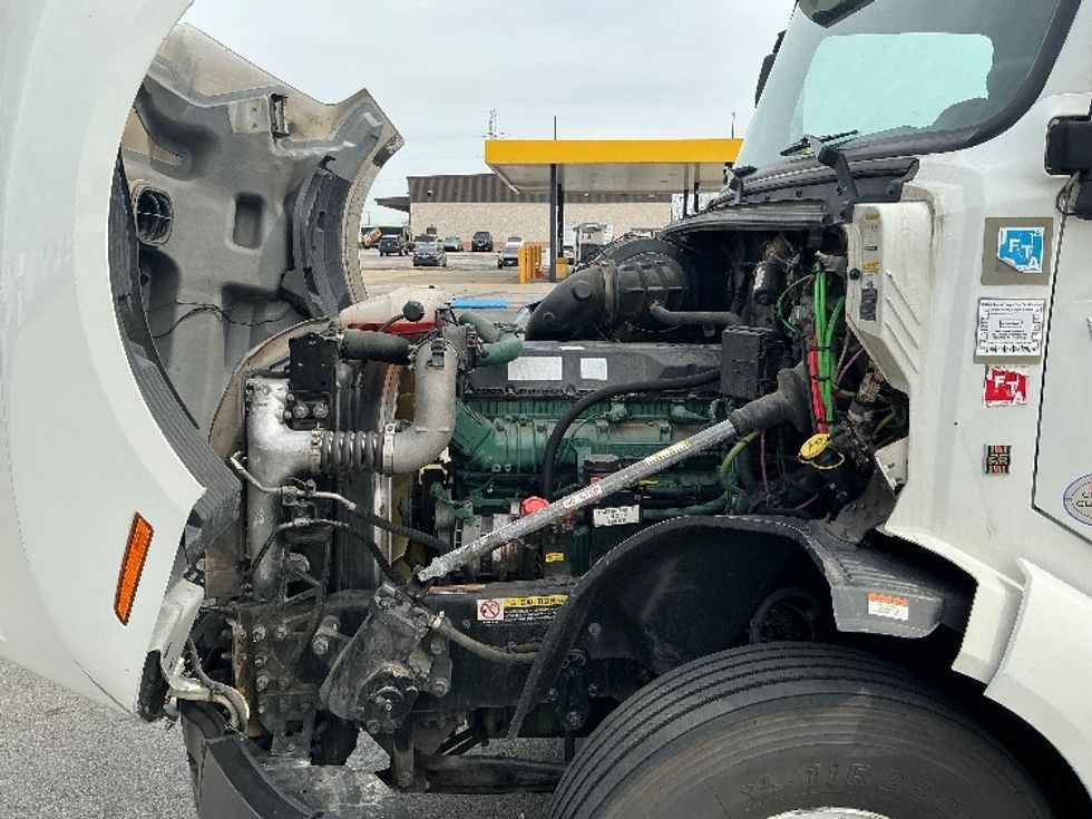 Sleeper Tractor-Heavy Duty Tractors-Volvo-2022-VNL64760-La Porte-IN-517,000\n\t\tmiles-$ 66,000 - Image 21