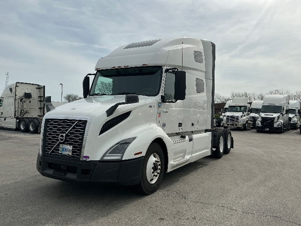 Sleeper Tractor-Heavy Duty Tractors-Volvo-2022-VNL64760-La Porte-IN-517,000\n\t\tmiles-$ 66,000 - Image 3