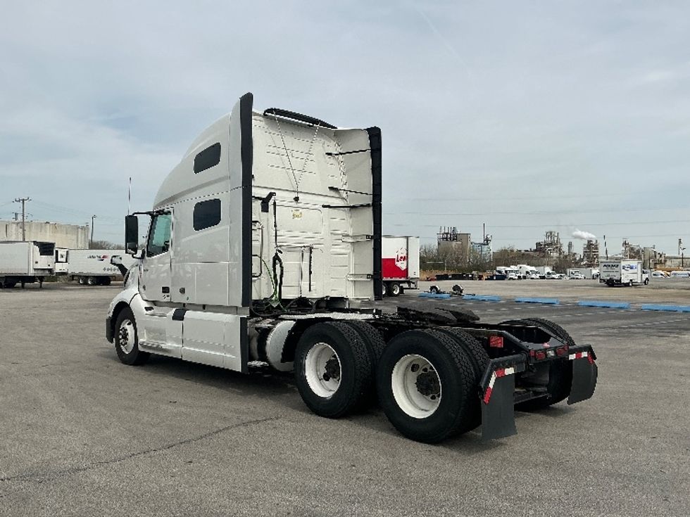 Sleeper Tractor-Heavy Duty Tractors-Volvo-2022-VNL64760-La Porte-IN-517,000\n\t\tmiles-$ 66,000 - Image 5