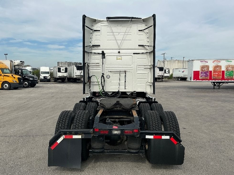 Sleeper Tractor-Heavy Duty Tractors-Volvo-2022-VNL64760-La Porte-IN-517,000\n\t\tmiles-$ 66,000 - Image 6