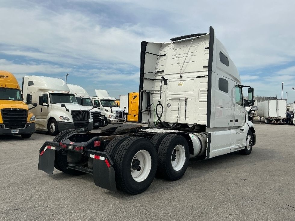 Sleeper Tractor-Heavy Duty Tractors-Volvo-2022-VNL64760-La Porte-IN-517,000\n\t\tmiles-$ 66,000 - Image 7