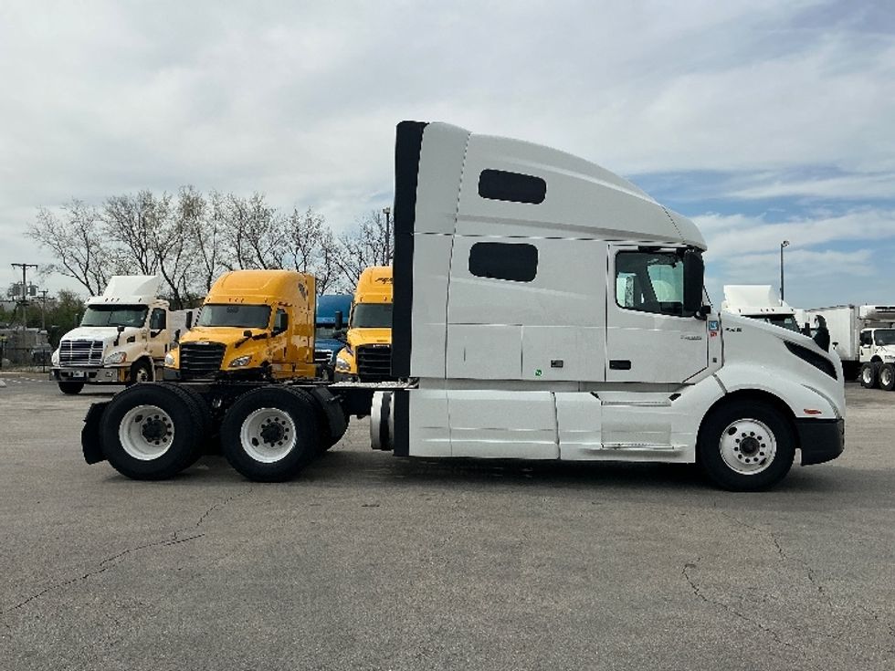 Sleeper Tractor-Heavy Duty Tractors-Volvo-2022-VNL64760-La Porte-IN-517,000\n\t\tmiles-$ 66,000 - Image 8