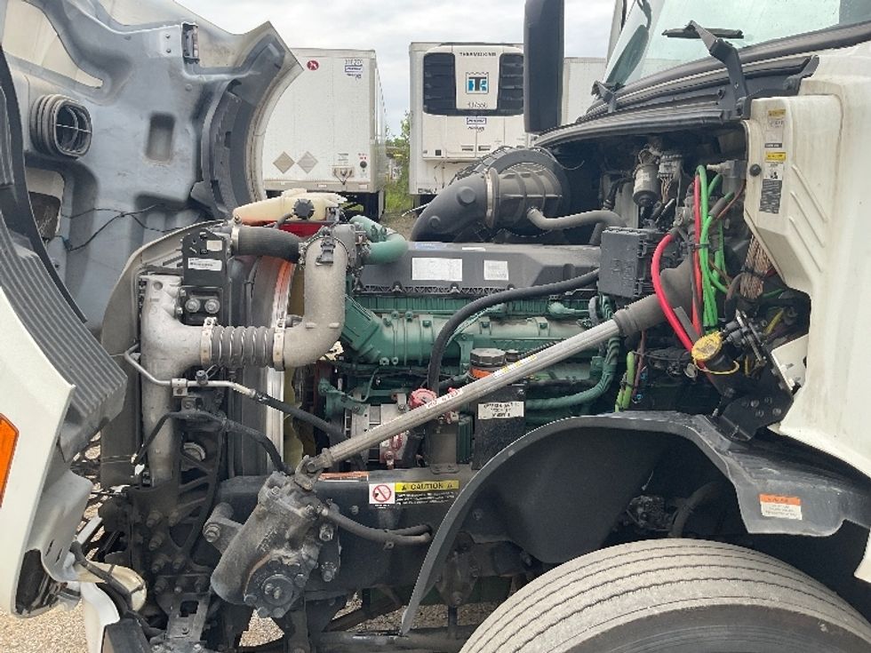 Sleeper Tractor-Heavy Duty Tractors-Volvo-2022-VNL64760-La Porte-IN-636,489\n\t\tmiles-$ 64,250 - Image 21