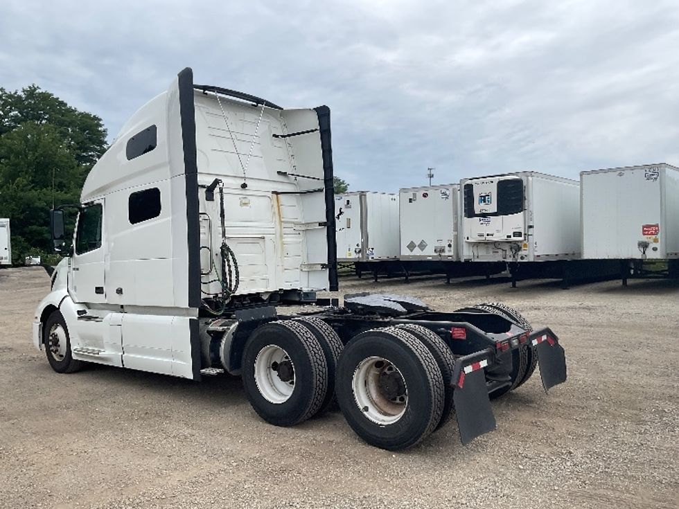 Sleeper Tractor-Heavy Duty Tractors-Volvo-2022-VNL64760-La Porte-IN-636,489\n\t\tmiles-$ 64,250 - Image 5