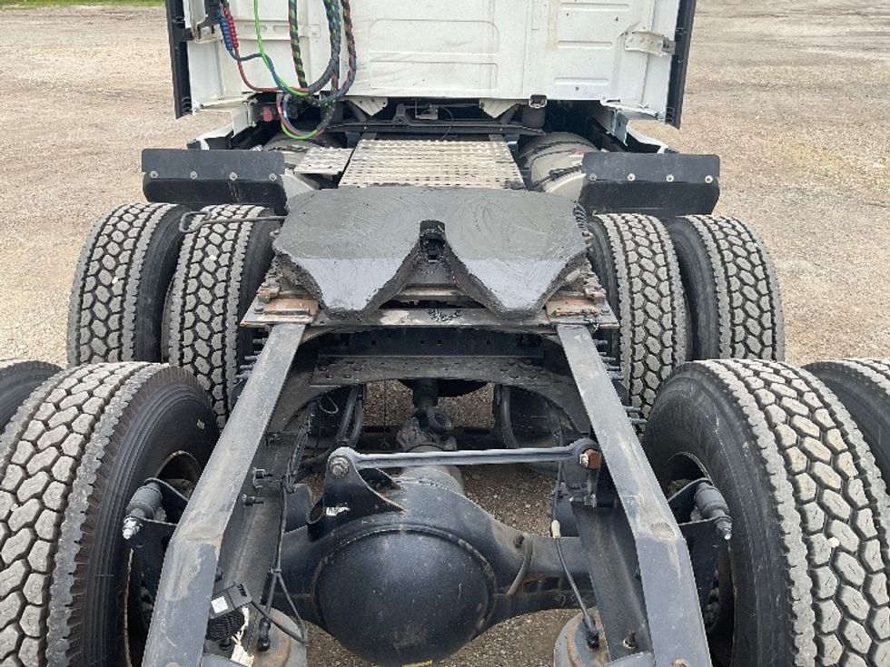 Sleeper Tractor-Heavy Duty Tractors-Volvo-2022-VNL64760-La Porte-IN-636,489\n\t\tmiles-$ 64,250 - Image 6