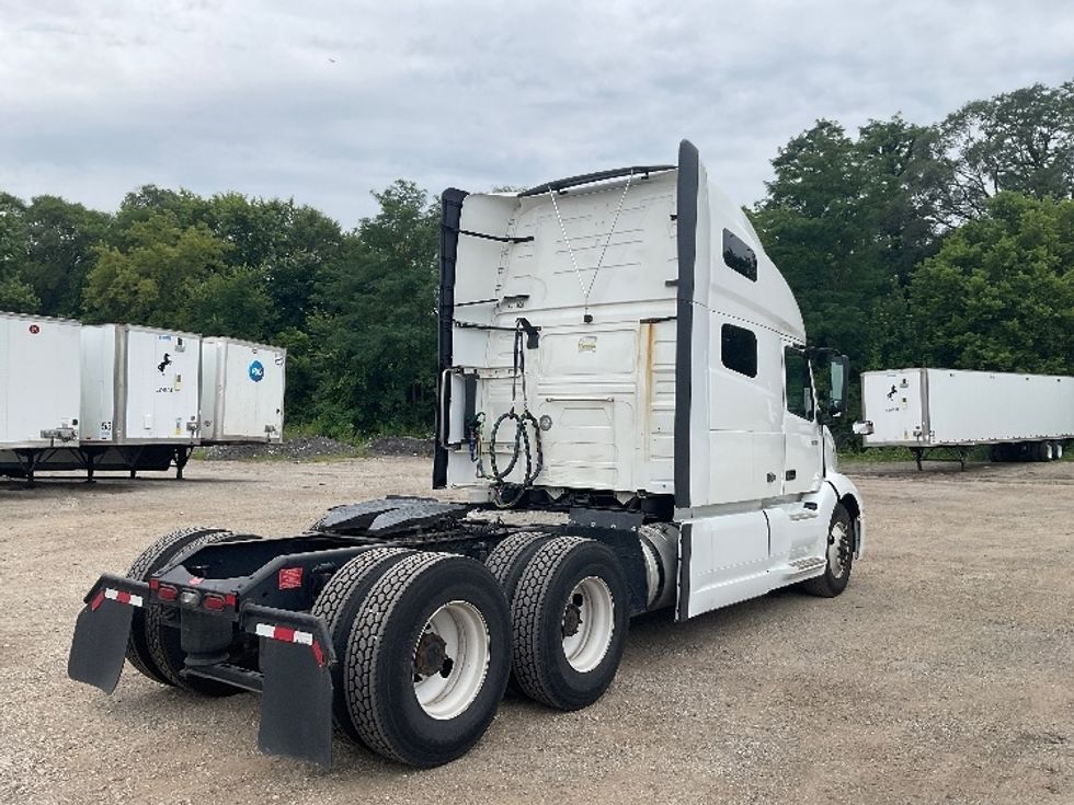 Sleeper Tractor-Heavy Duty Tractors-Volvo-2022-VNL64760-La Porte-IN-636,489\n\t\tmiles-$ 64,250 - Image 7
