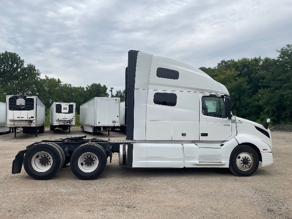 Sleeper Tractor-Heavy Duty Tractors-Volvo-2022-VNL64760-La Porte-IN-636,489\n\t\tmiles-$ 64,250 - Image 8