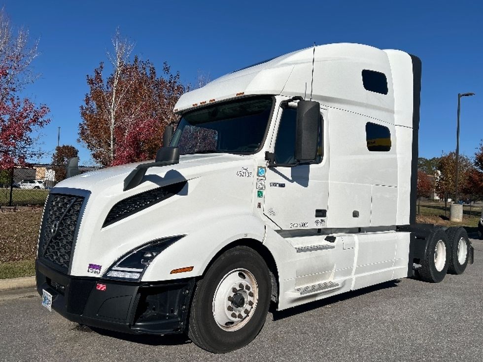 Sleeper Tractor-Heavy Duty Tractors-Volvo-2022-VNL64760-Lafayette-LA-493,747\n\t\tmiles-$ 75,500 - Image 3